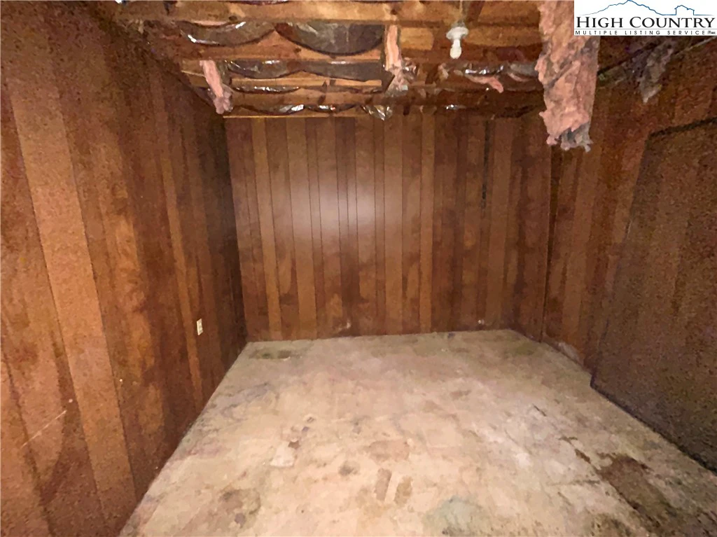 Image number 9 for the current listing