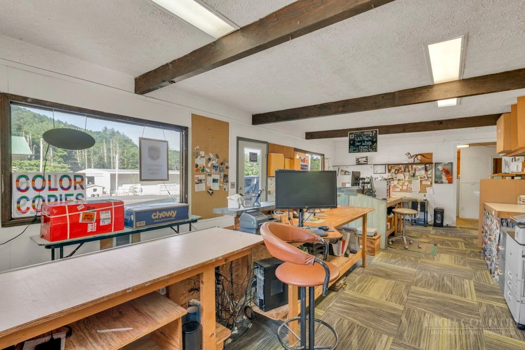 Image number 9 for the current listing