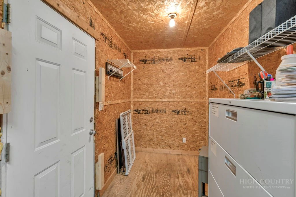 Image number 10 for the current listing