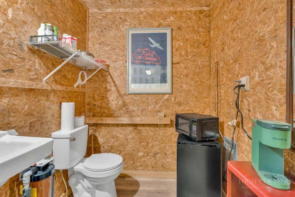 Image number 11 for the current listing
