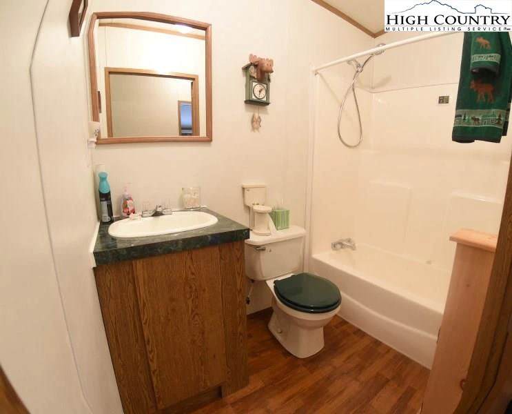 Image number 2 for the current listing