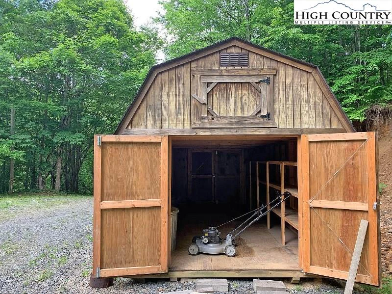 Image number 9 for the current listing