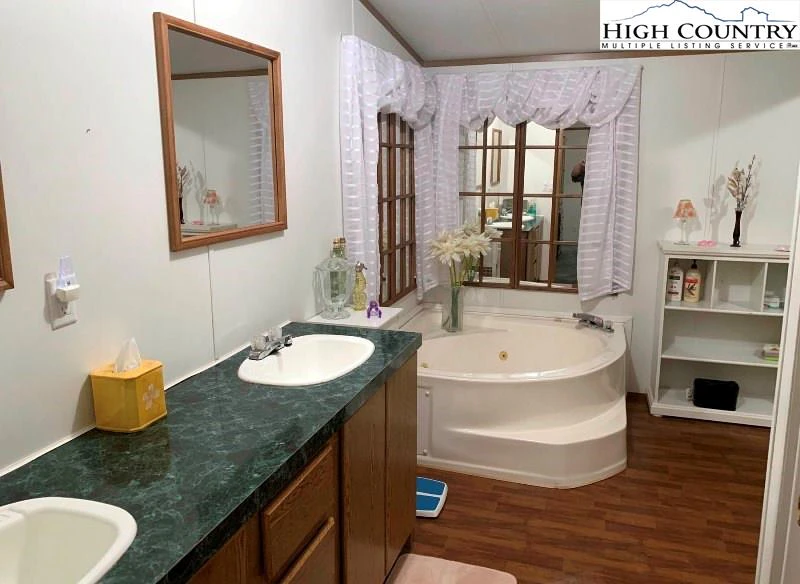 Image number 7 for the current listing