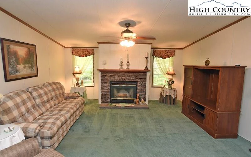 Image number 19 for the current listing