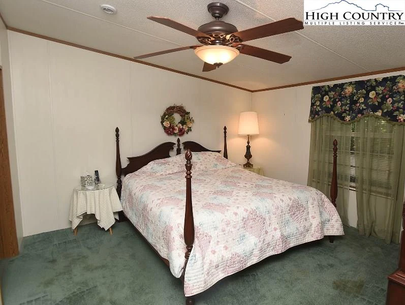 Image number 18 for the current listing