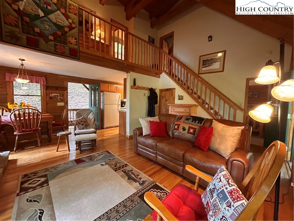 Image number 15 for the current listing