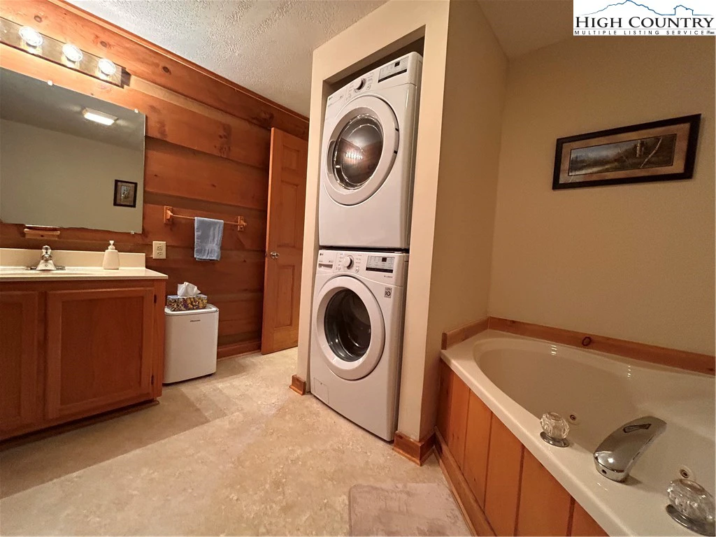 Image number 2 for the current listing