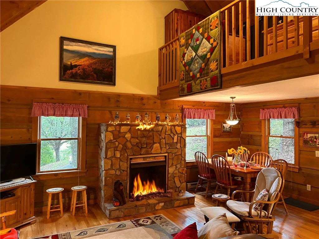 Image number 18 for the current listing