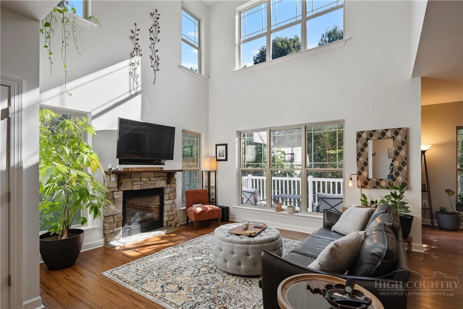 Image number 2 for the current listing