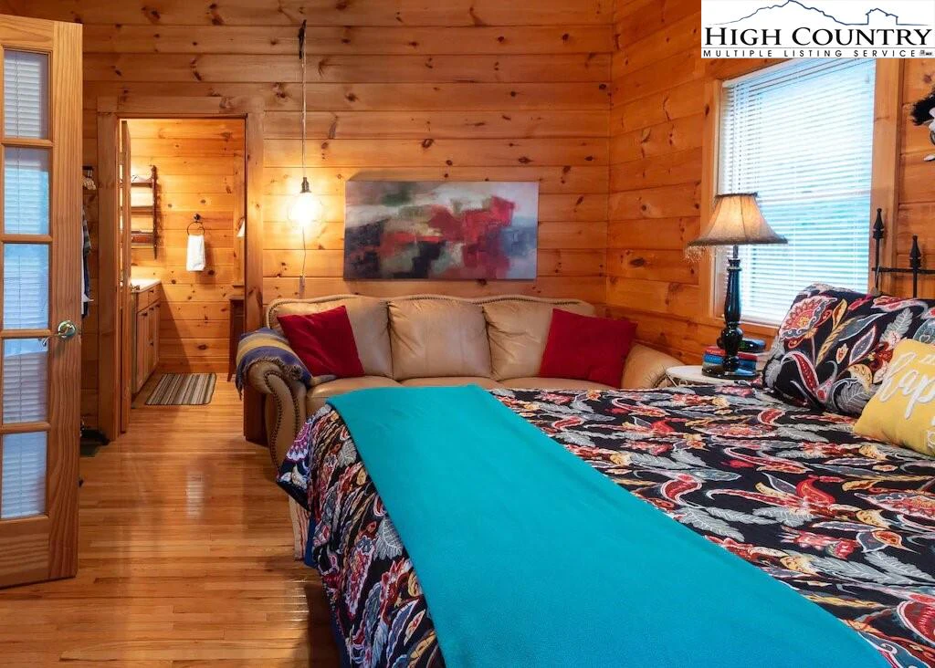 Image number 4 for the current listing