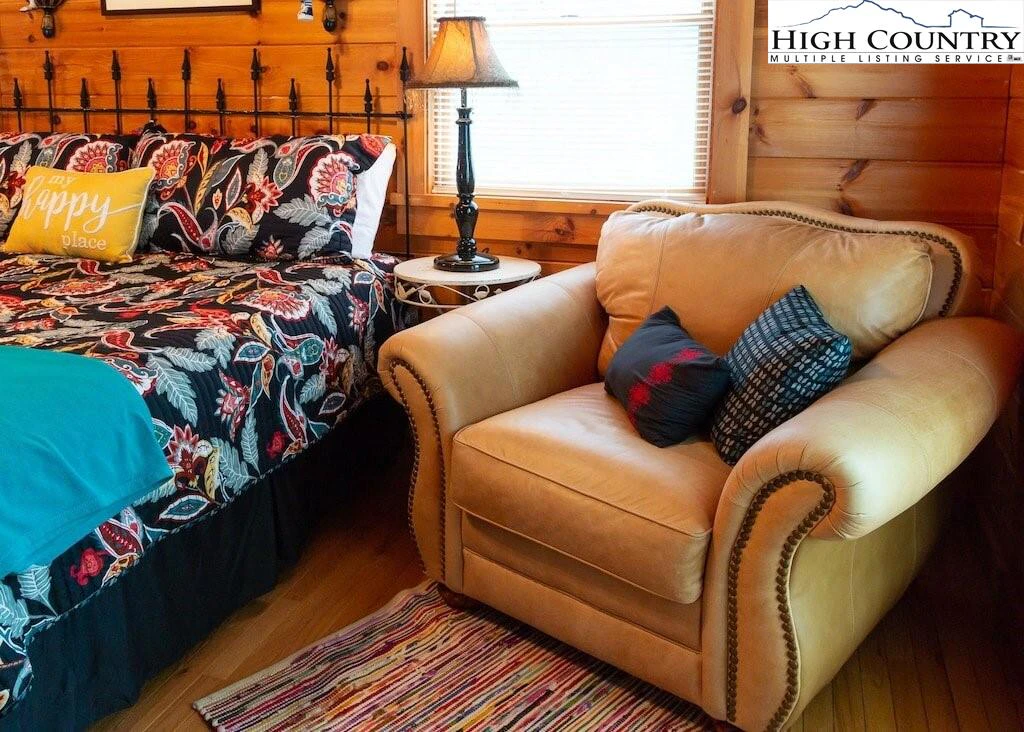 Image number 5 for the current listing