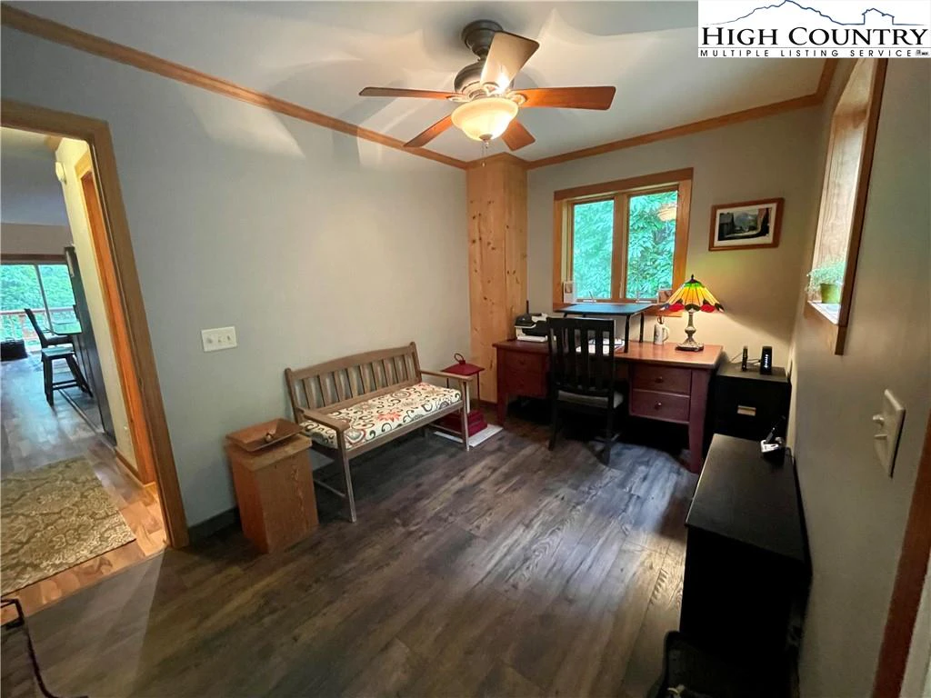 Image number 14 for the current listing