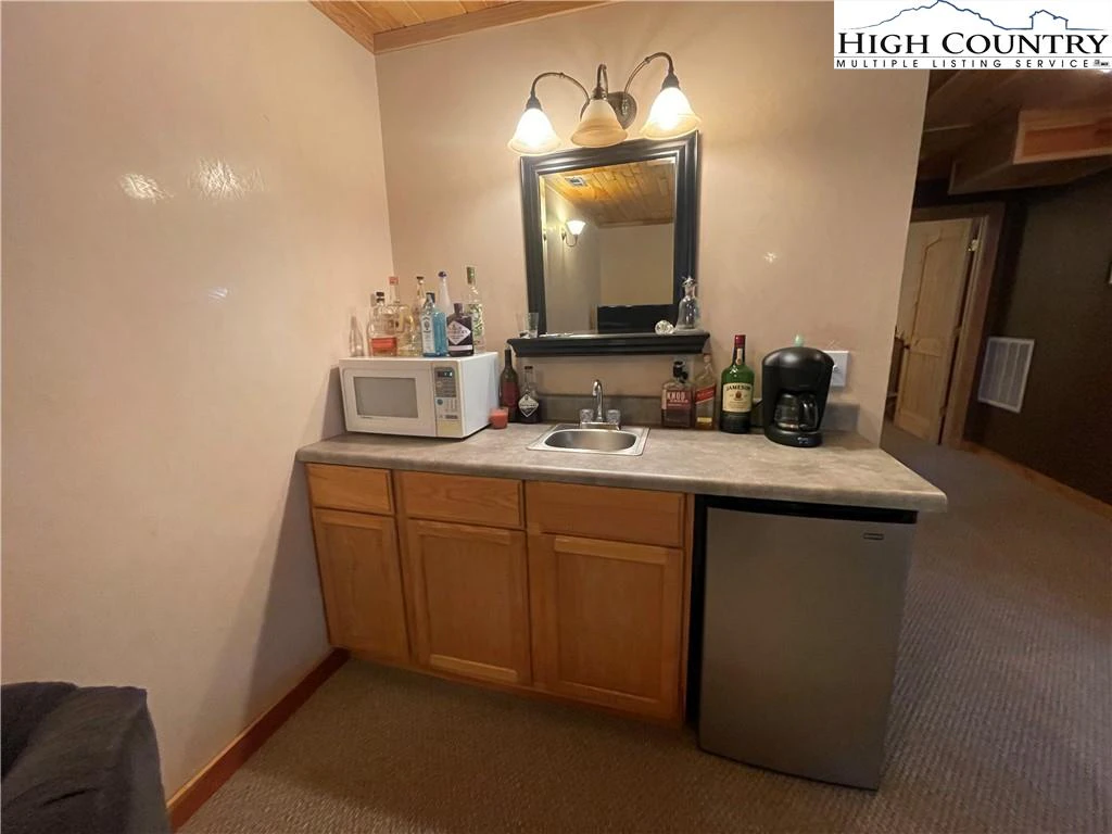 Image number 12 for the current listing