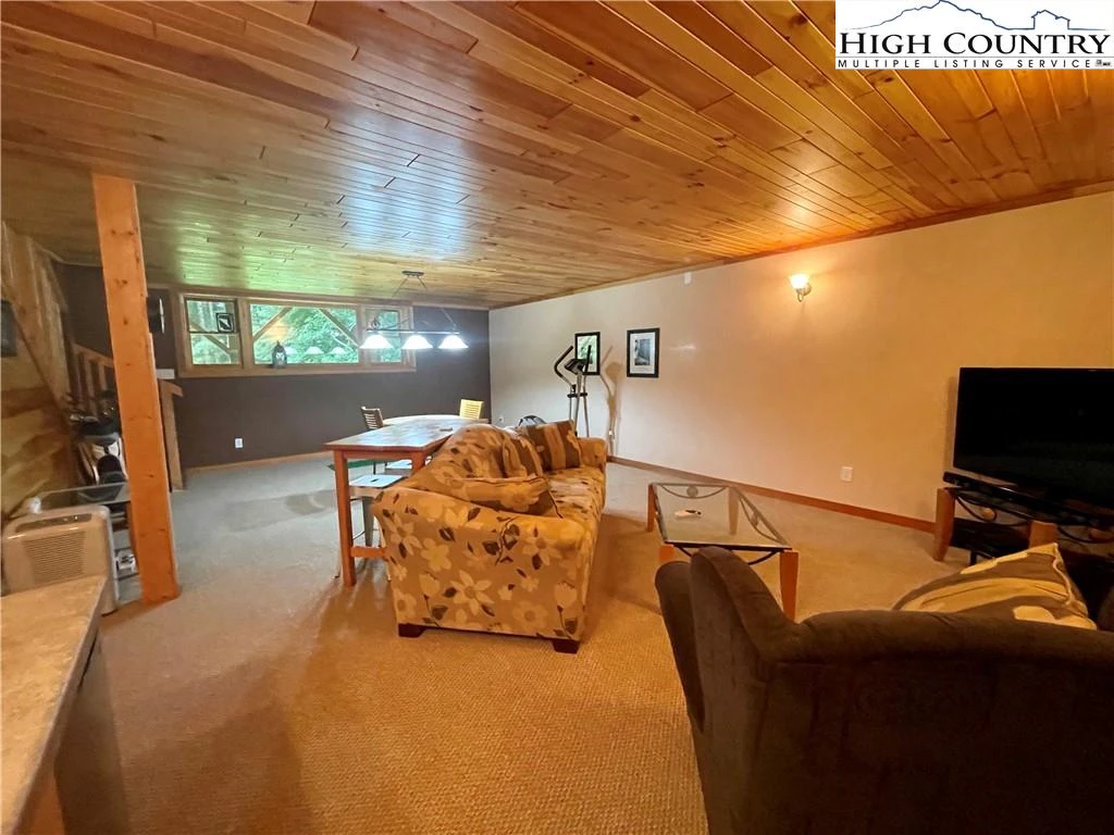 Image number 13 for the current listing
