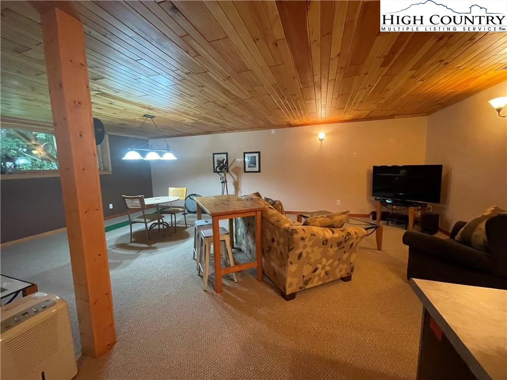 Image number 2 for the current listing