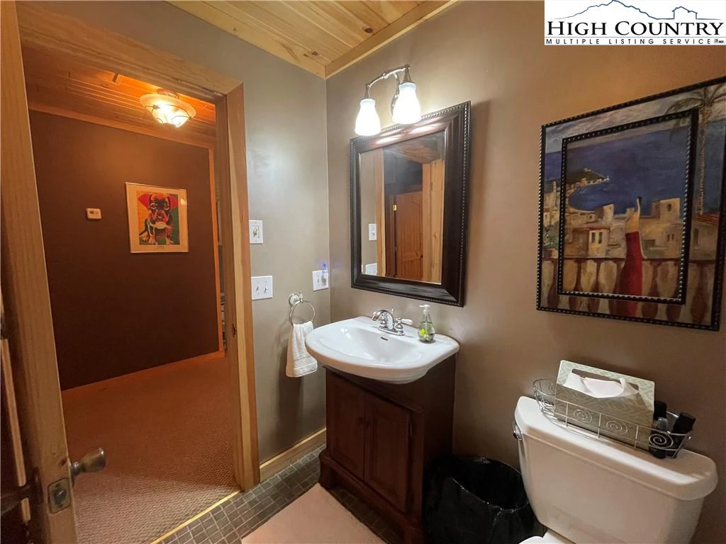 Image number 18 for the current listing