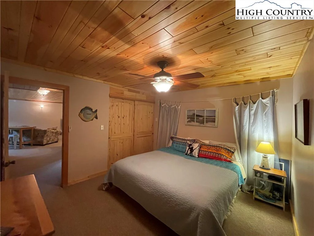 Image number 19 for the current listing