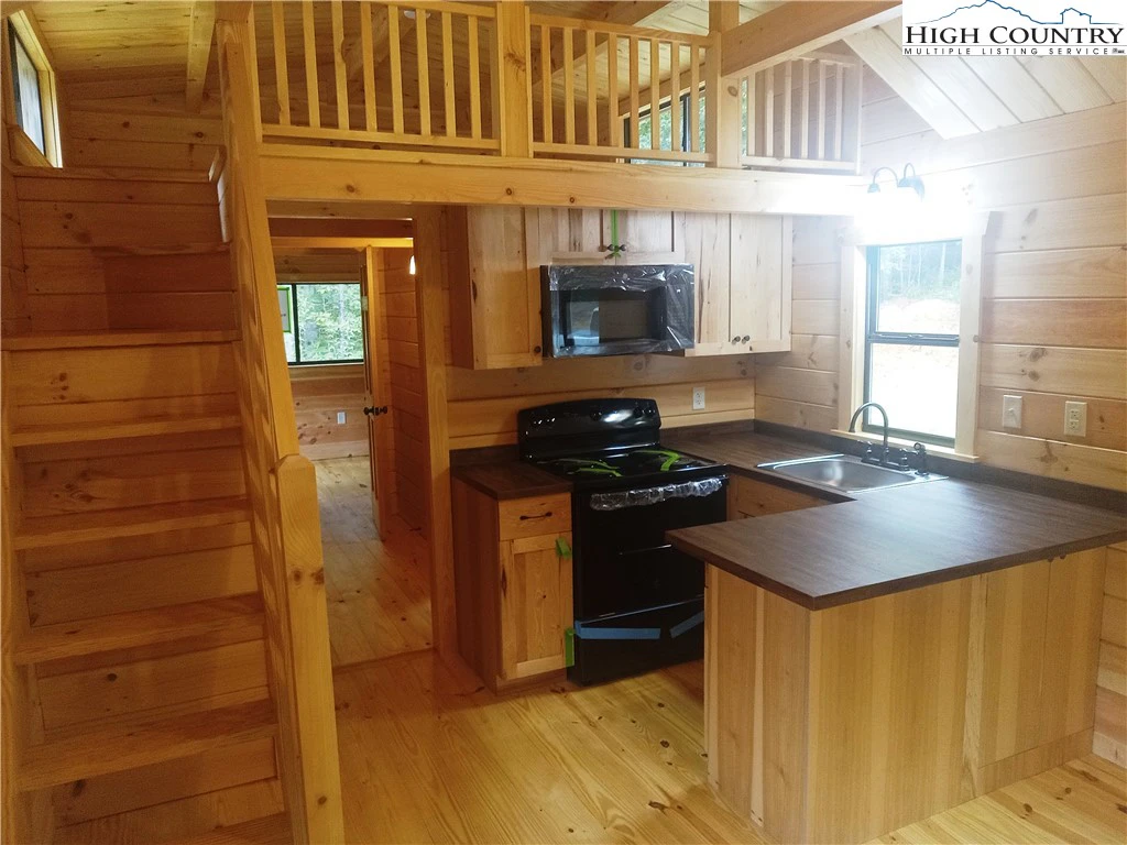Image number 6 for the current listing