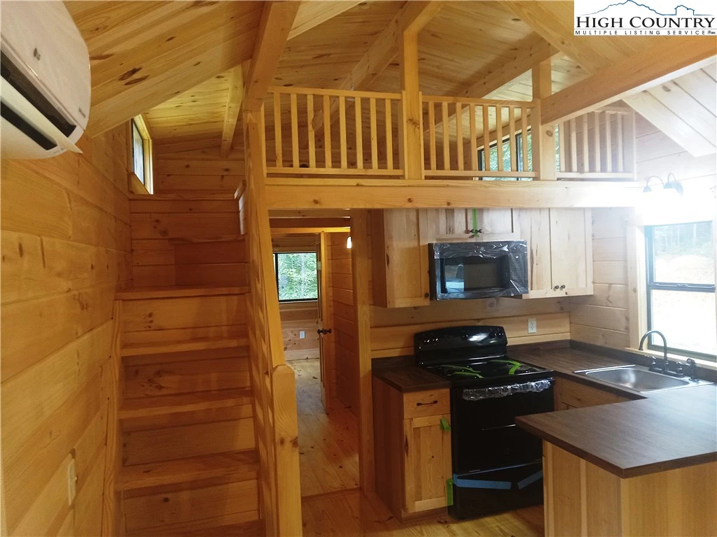 Image number 7 for the current listing