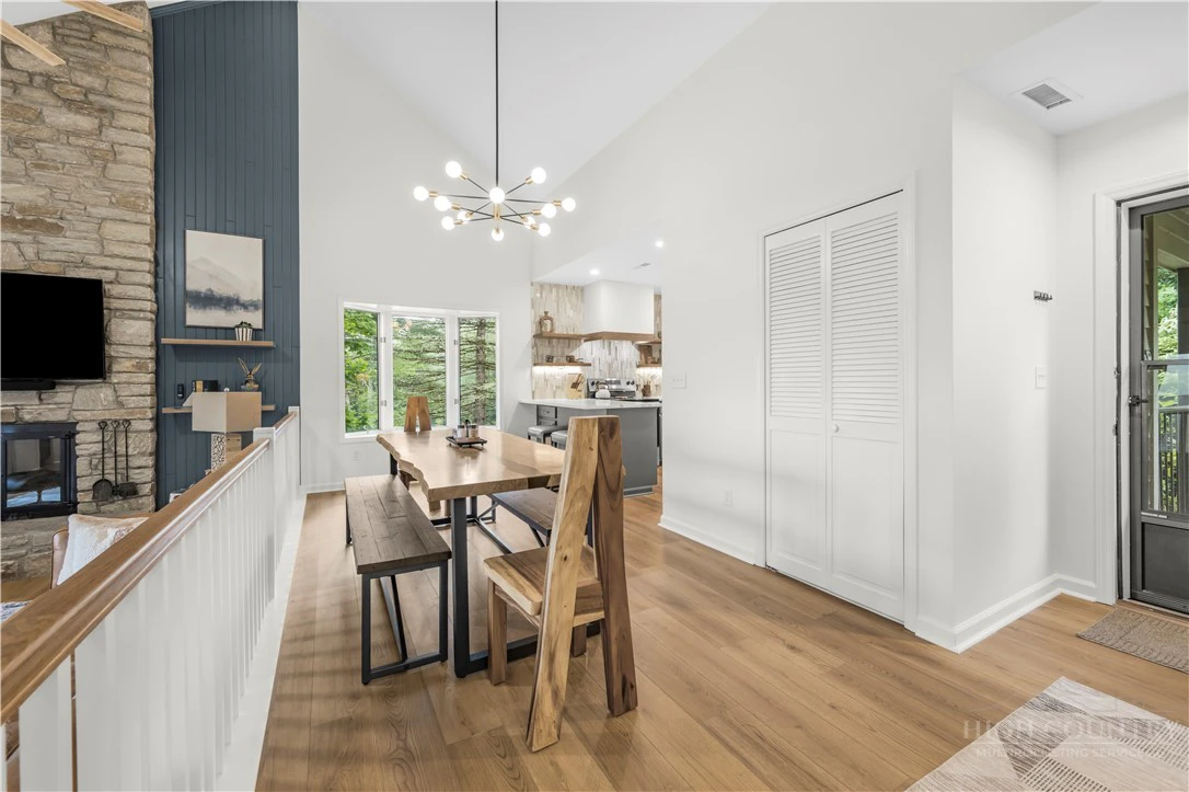 Image number 17 for the current listing