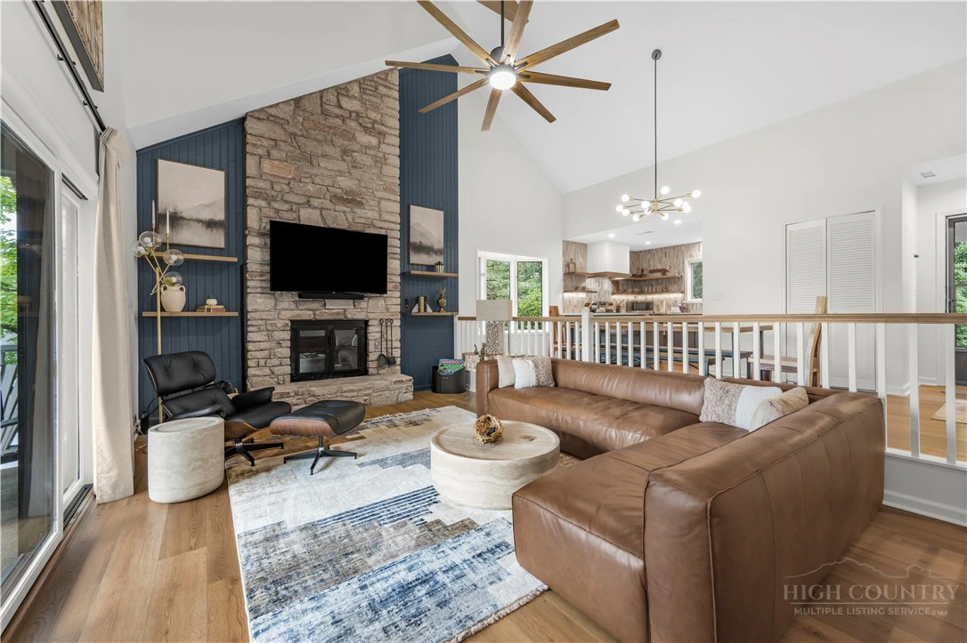 Image number 18 for the current listing
