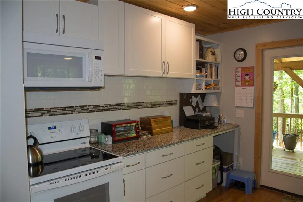 Image number 2 for the current listing