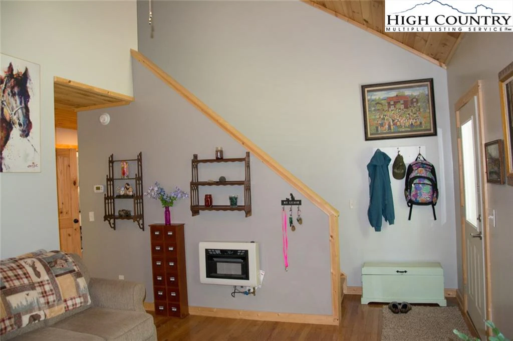 Image number 15 for the current listing
