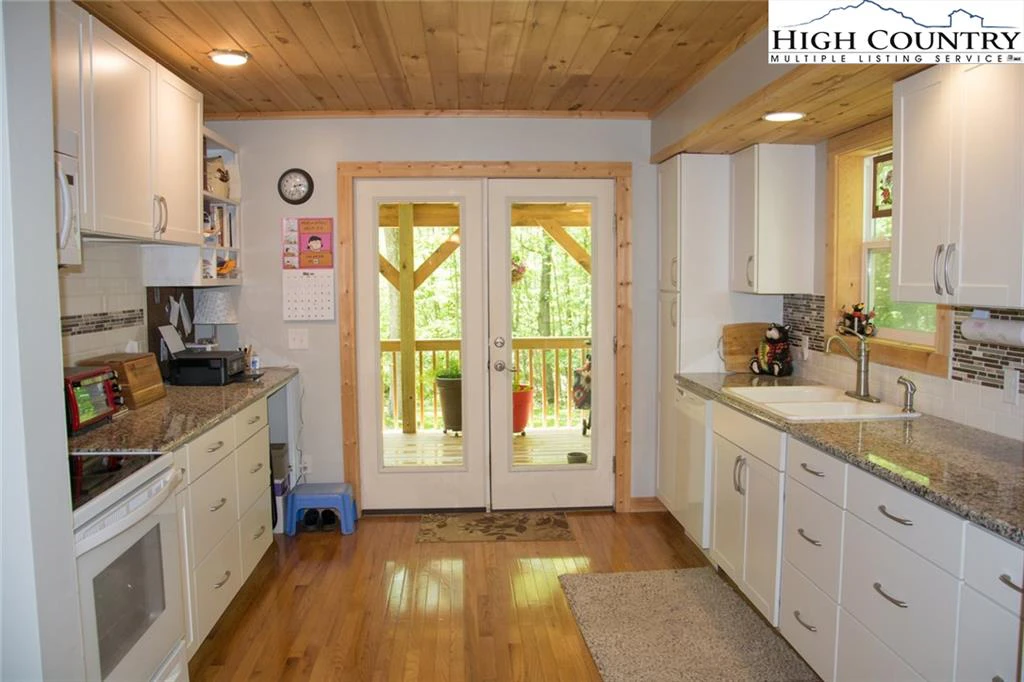 Image number 14 for the current listing