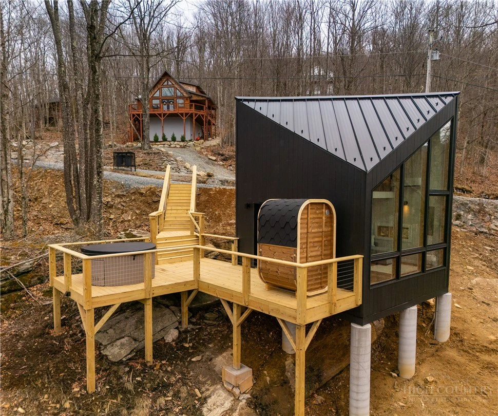 Image number 2 for the current listing