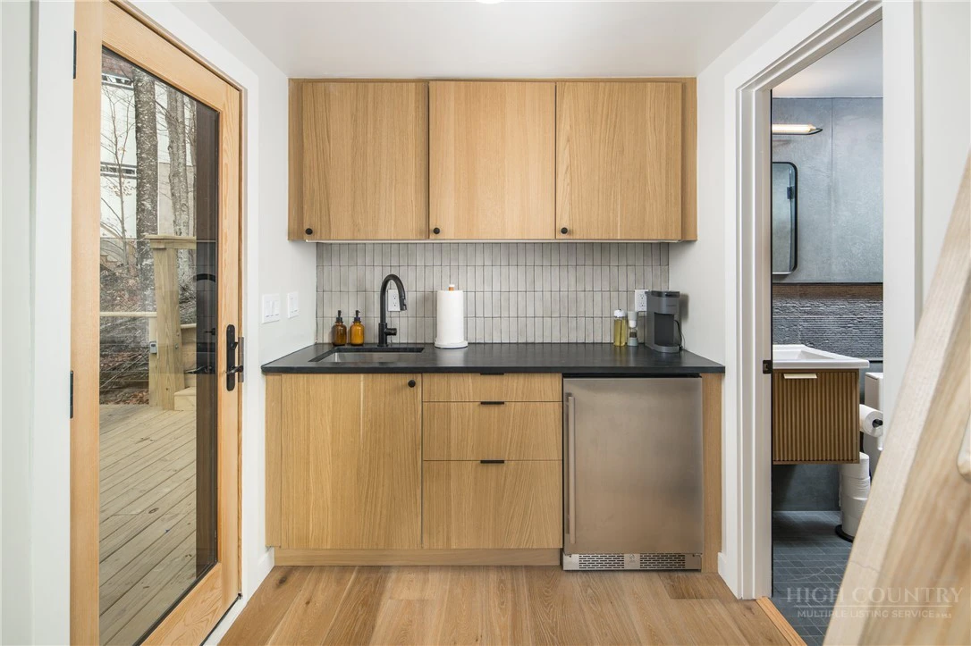 Image number 5 for the current listing