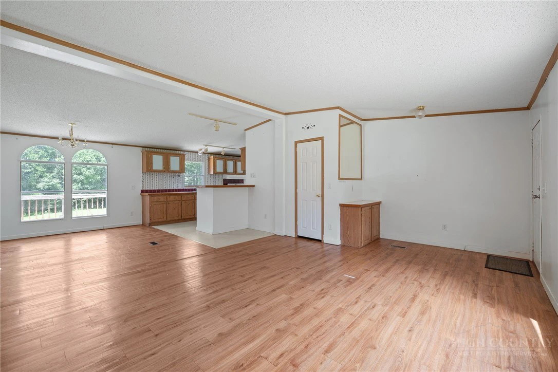 Image number 6 for the current listing
