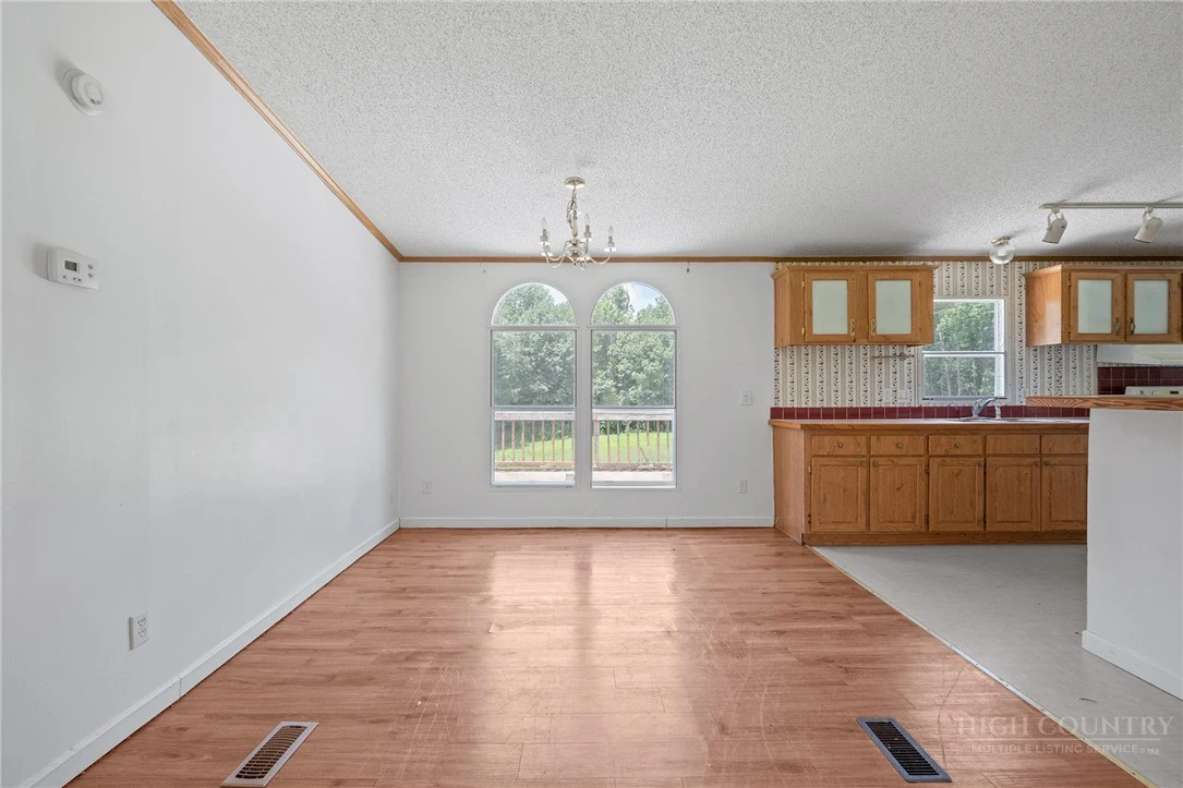 Image number 7 for the current listing