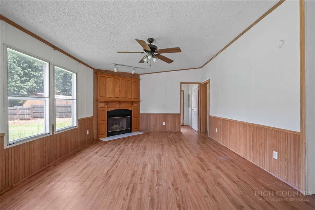Image number 12 for the current listing