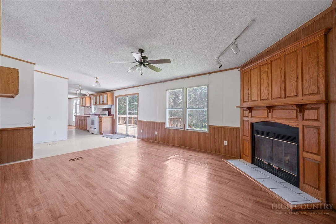 Image number 10 for the current listing