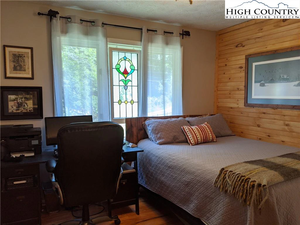 Image number 12 for the current listing