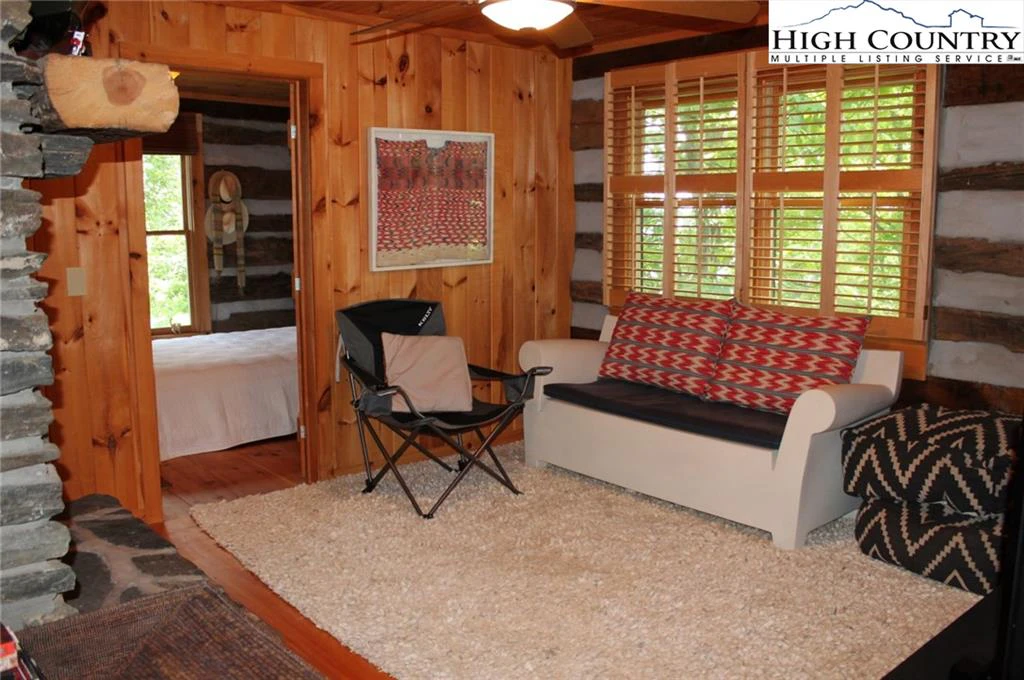 Image number 7 for the current listing