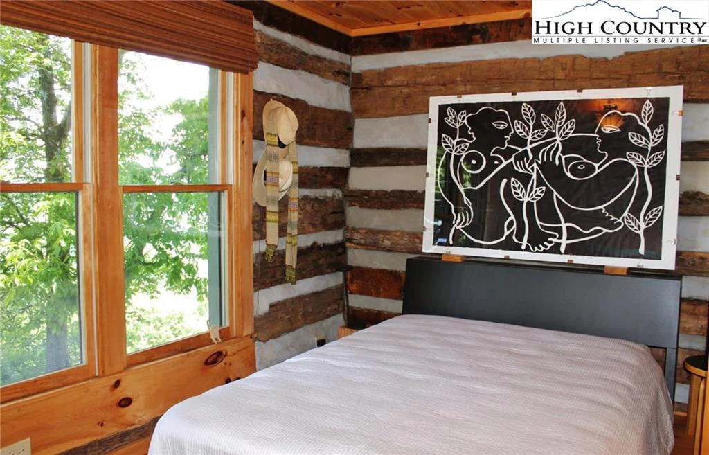 Image number 9 for the current listing