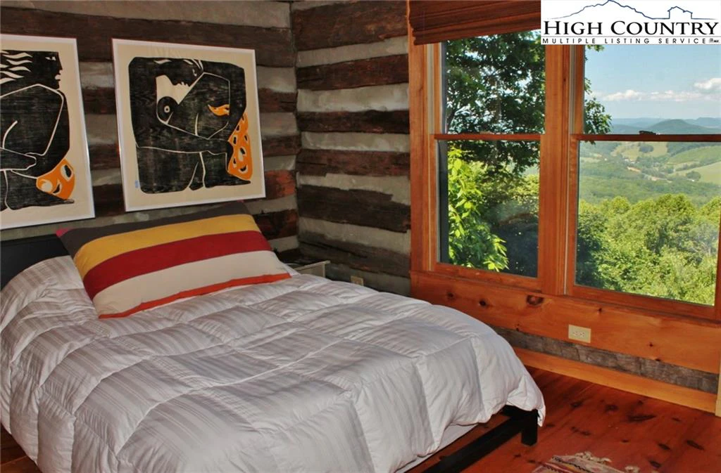 Image number 13 for the current listing