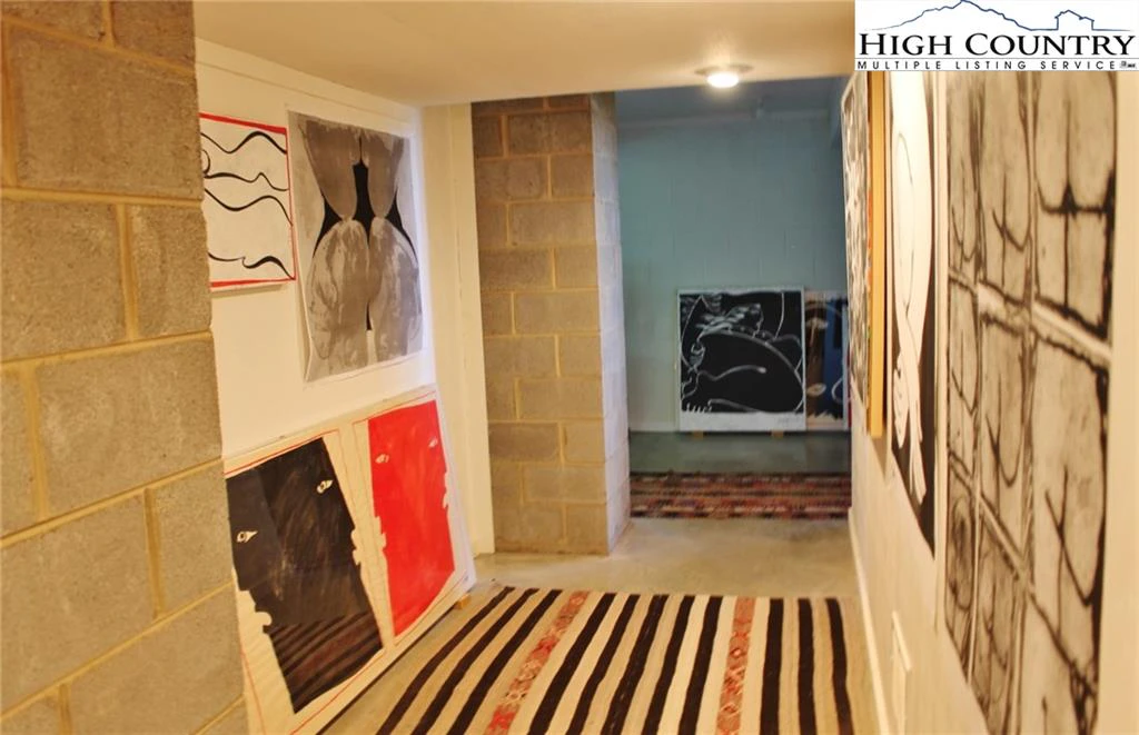 Image number 15 for the current listing