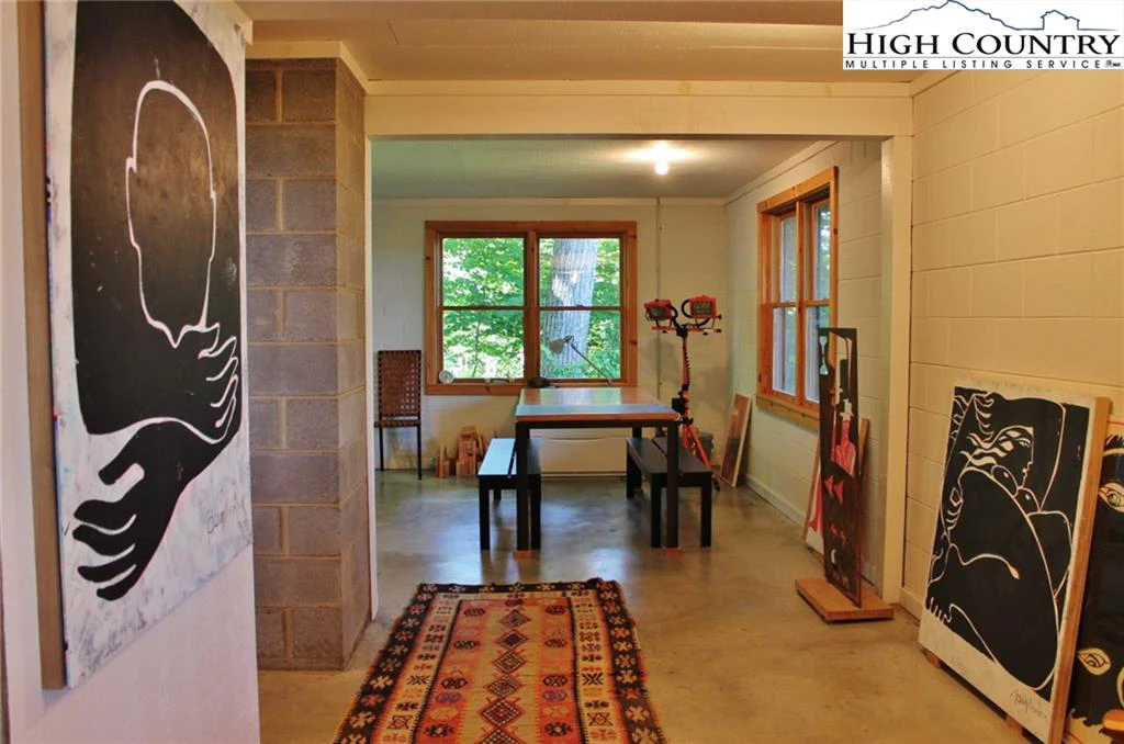 Image number 16 for the current listing
