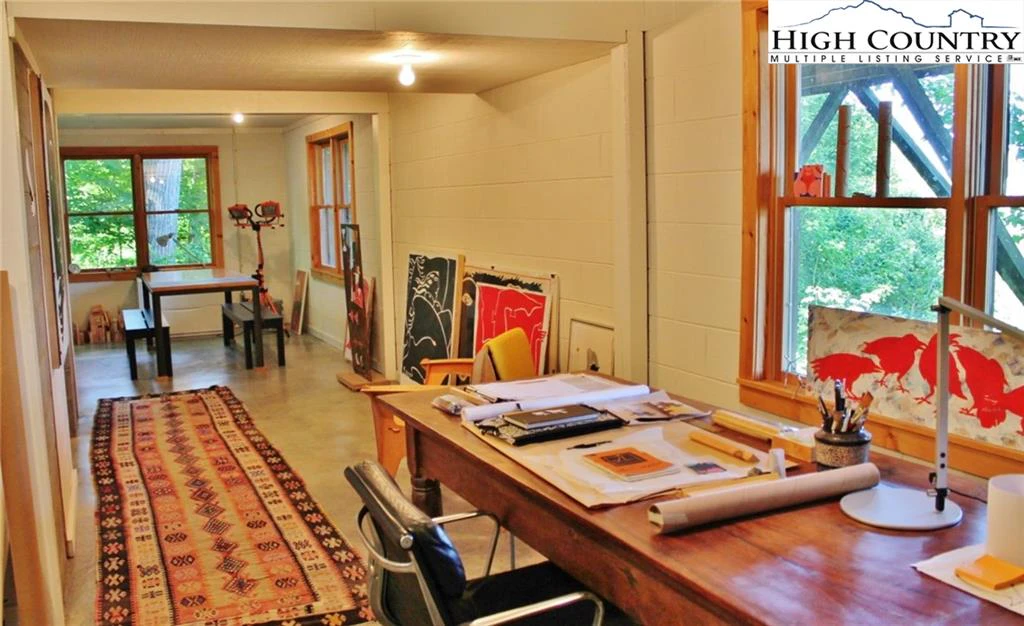 Image number 17 for the current listing
