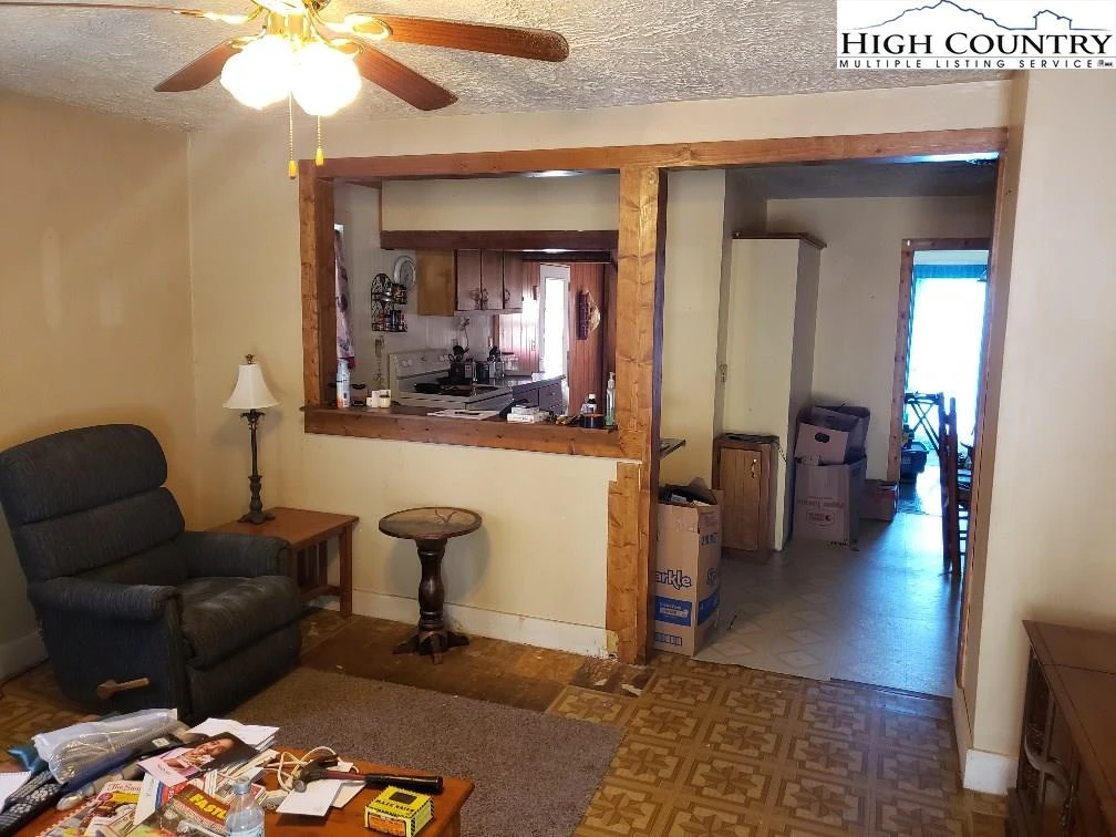 Image number 4 for the current listing