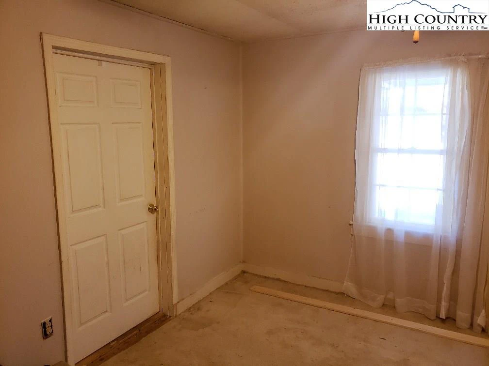Image number 7 for the current listing