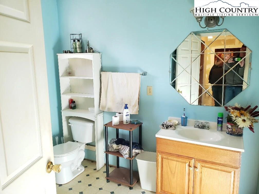 Image number 9 for the current listing