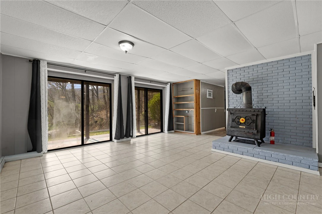 Image number 14 for the current listing