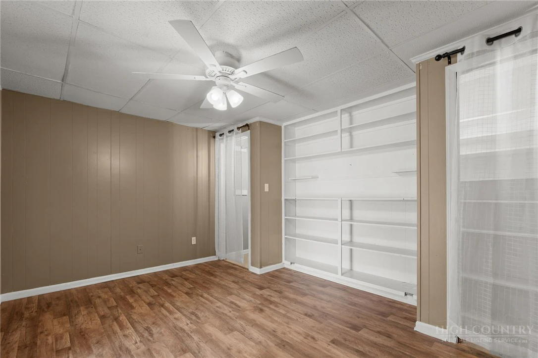 Image number 7 for the current listing