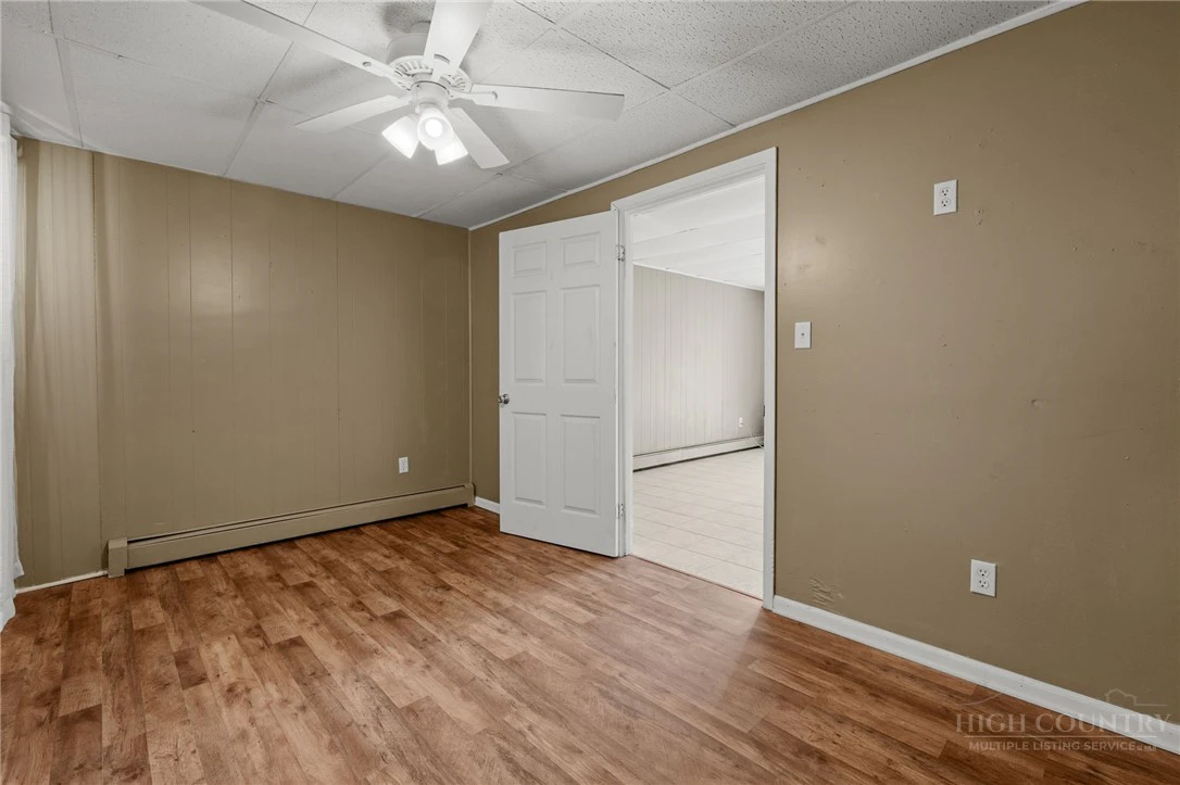 Image number 8 for the current listing