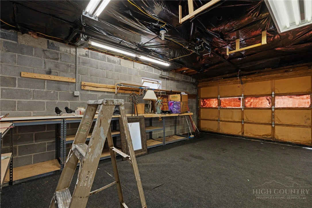 Image number 11 for the current listing