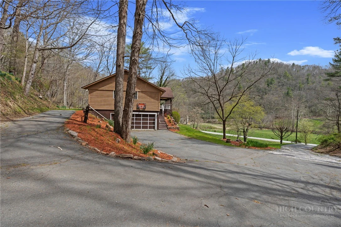 Image number 13 for the current listing