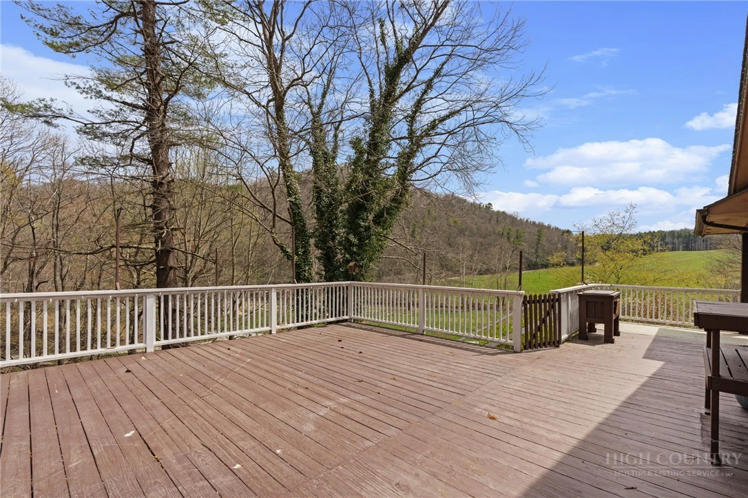 Image number 15 for the current listing